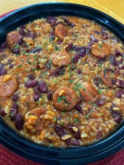 We bring the warmth of home-cooked meals to your table.